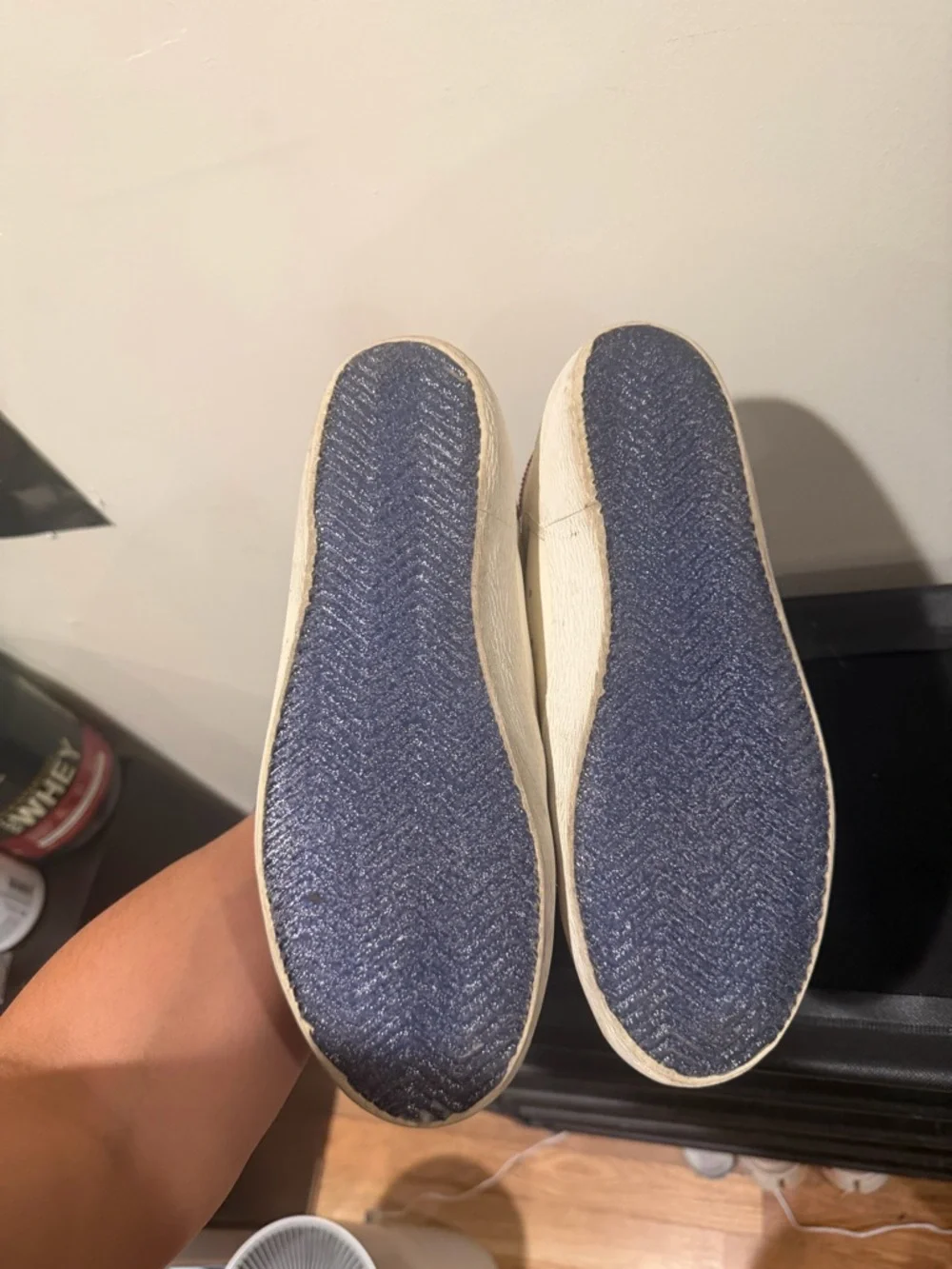 Golden Goose White Sneakers with Red Star - Picture 4 of 4